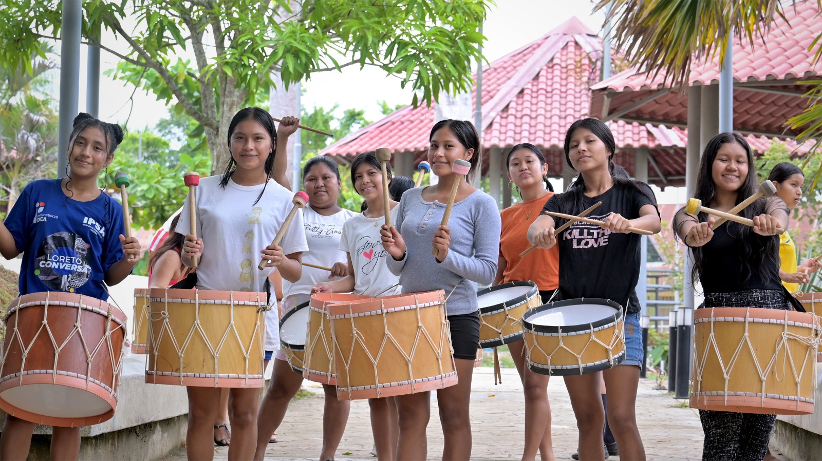  Batucada Grupo Comunicadoras Comunitarias radio Ucamara - Perú