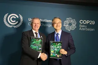Left, IUCN Deputy Director General Stewart Maginnis and right, LONGi’s Vice President and Chief Sustainability Officer Zhang Haimeng, at the launch of the initiative during COP29, Baku, Azerbaijan